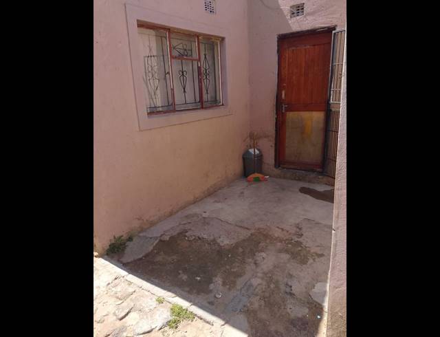 2 BEDROOM HOUSE FOR SALE IN LIFATENG